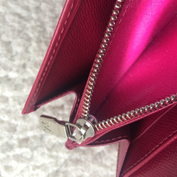 Louis Vuitton Fuchsia Epi Leather Sarah Wallet - Picture 12 of 14
